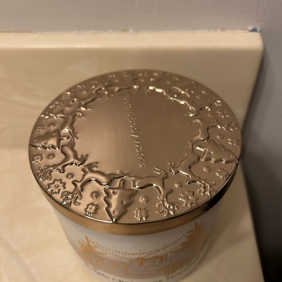 Bath and Body Works Bright Christmas Morning candle - Picture 2 of 4
